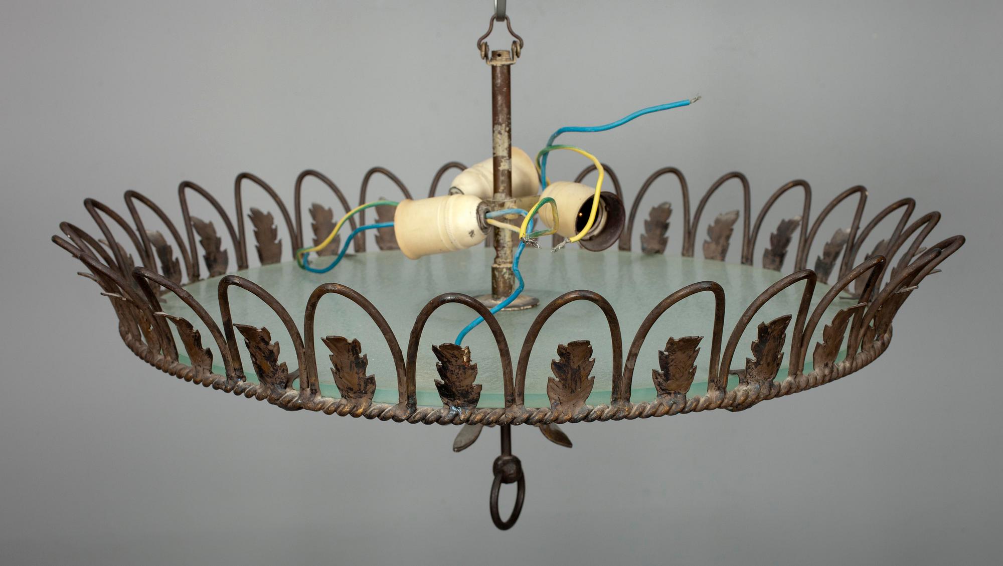 TAKPLAFOND, metall samt glas, möjligen Taidetakomo Hakkarainen, Finland 1930-tal. Diam. 60, h 37.