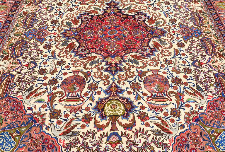 A CARPET Figural Kashmar, around 390 x 295 cm.