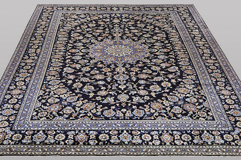 A carpet, Kashan, ca 420 x 296 cm.