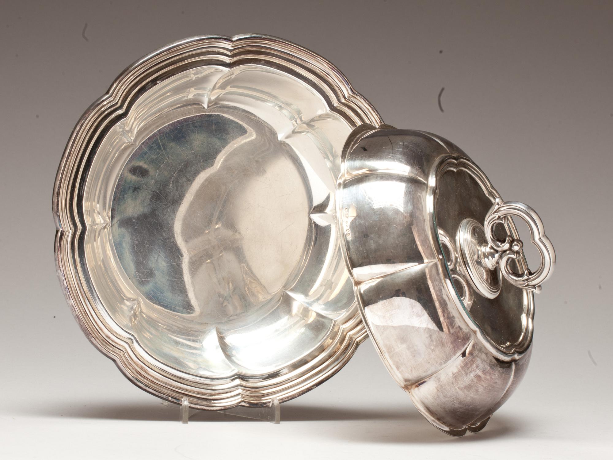 DUBBELTERRIN, silver. C.G. Hallberg, 1947. Vikt ca 1120 g.