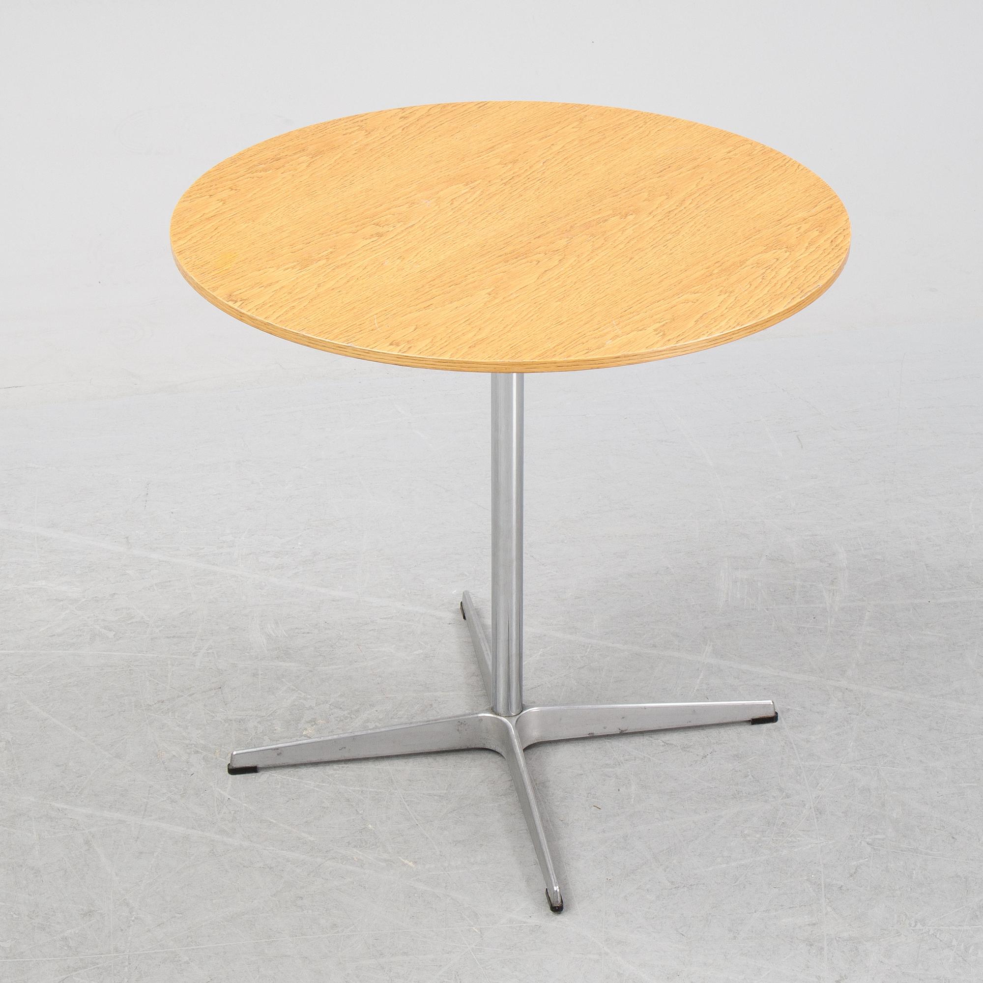Arne Jacobsen, bord, "A622", Fritz Hansen, Danmark, 2008.