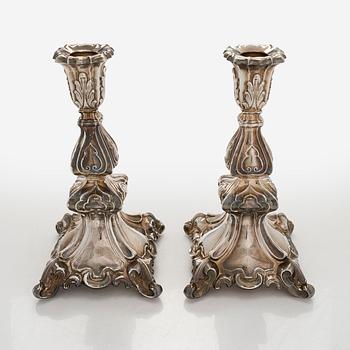 A pair of silver candlesticks, Auran Kultaseppä Oy, Turku, 1976.