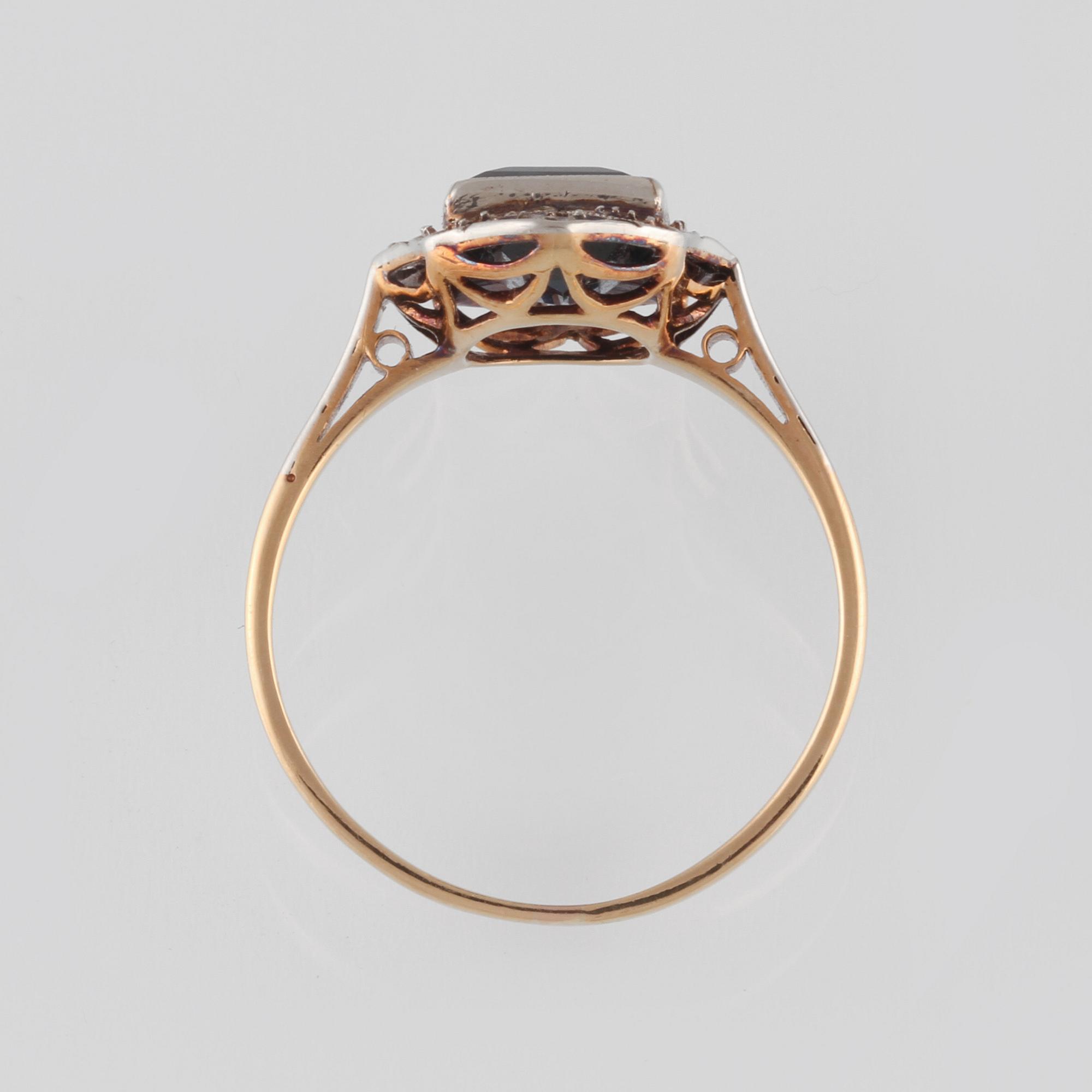 RING, 18K guld med 4 fasettslipade diamanter samt blå safir, importstämplad. Vikt 3,4 gram.