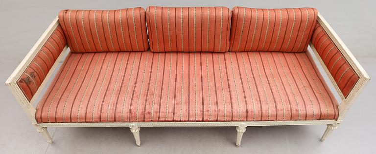 SOFFA, sengustaviansk, omkring år 1800.