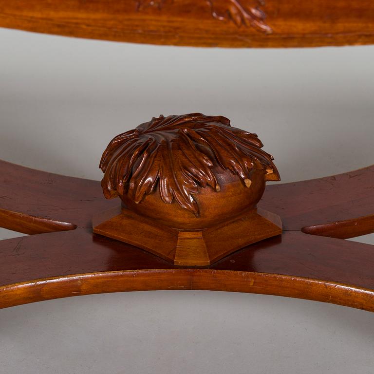 Karl Tirén, An Art Nouveau mahogany dining table with twelve chairs, A.B Naeslunds Möbelfabrik i Umeå, approx. 1901.