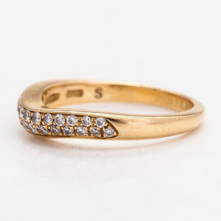 Bulgari, an 18K gold 'Fedi' ring with diamonds, ca. 0.14 ct in total.