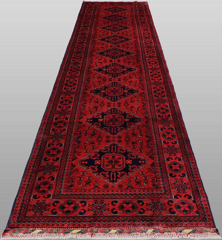 Gallerimatta, Afghan, 391 x 87 cm.
