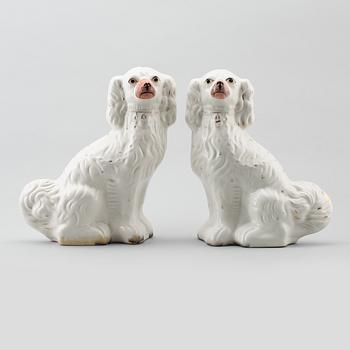 FIGURER, 1 par, porslin, Staffordshire, 1900-talets första hälft.