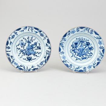 A set of four Chinese plates and a bowl, 18th century.