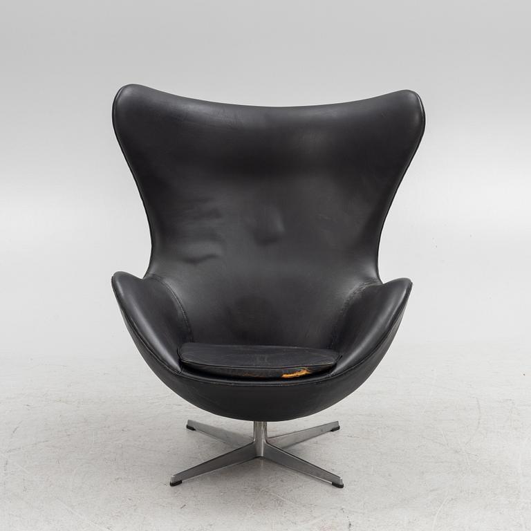 Arne Jacobsen, fåtölj, "Ägget/The Egg Chair", Fritz Hansen, Danmark 1971.