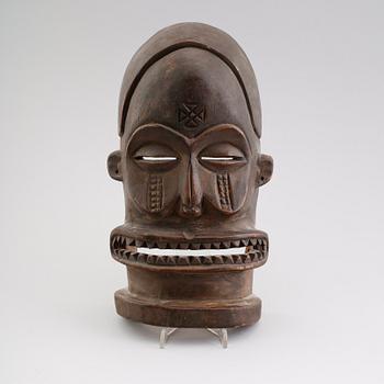 MASK, snidat trä, Tchowe, Kongo, Afrika.