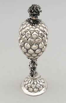 ANANASPOKAL, silver 830, möjligen Tyskland, 1900-talets första hälft. Vikt ca 358 gram.