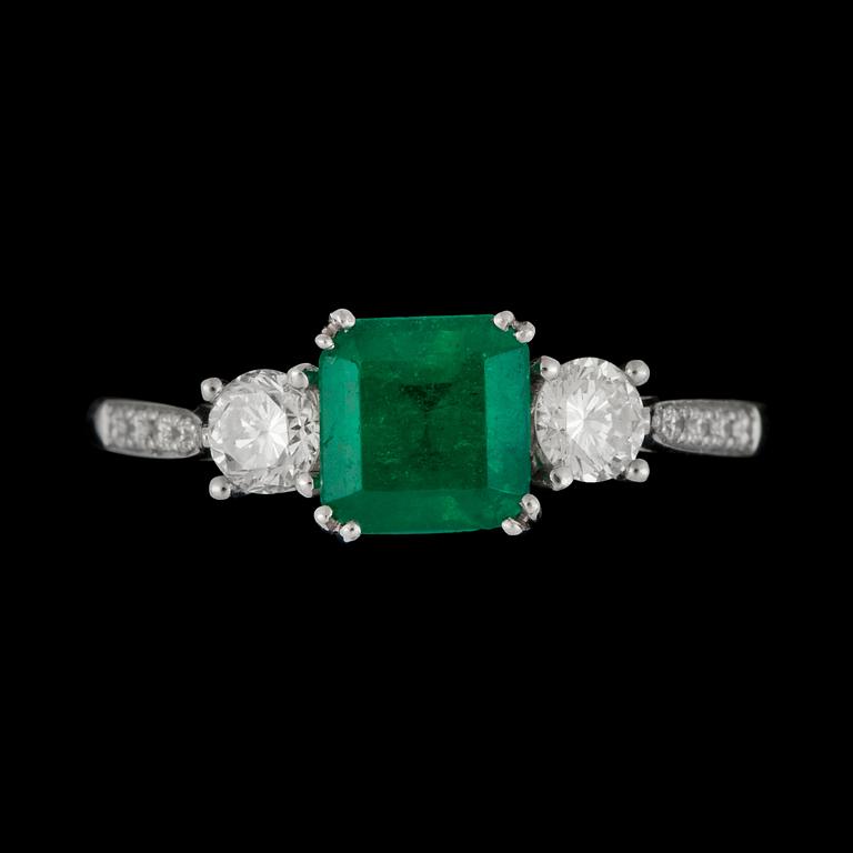 An emerald ring, 1.09 cts, set with brilliant cut diamonds tot. 0.36 cts.
