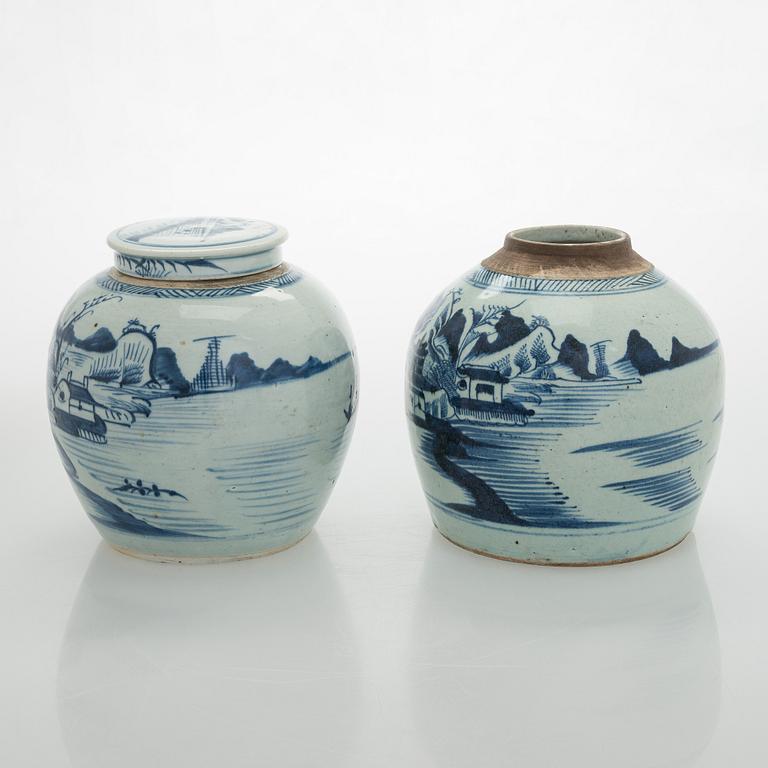 Bojaner, 2 stycken, porslin, Kina, 1800-tal.
