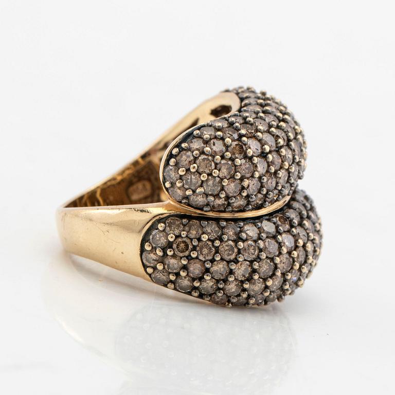 Ring, 14K gold with brown diamonds.
