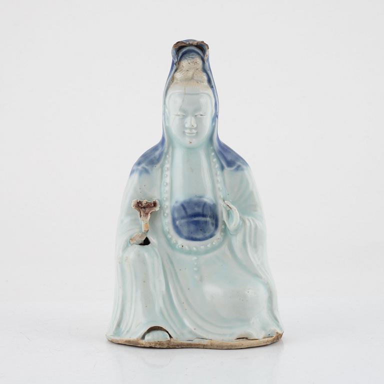 A Chinese figure of Guanyin, Qing dynasty, 18th Century.