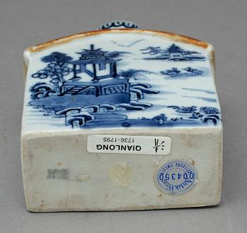 TEDOSA, porslin, Kina, Qianlong, 1736-95.