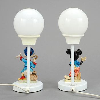 BORDSLAMPOR, 1 par. Plast. 1980-tal. Föreställande Musse Pigg och Joakim von Anka.