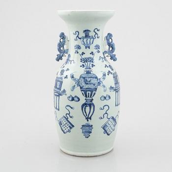Vas, porslin, Kina, Qingdynastin, sent 1800-tal.