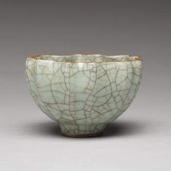 A lotus shaped ge-glazed cup, presumably Ming dynasty (1368-1644).