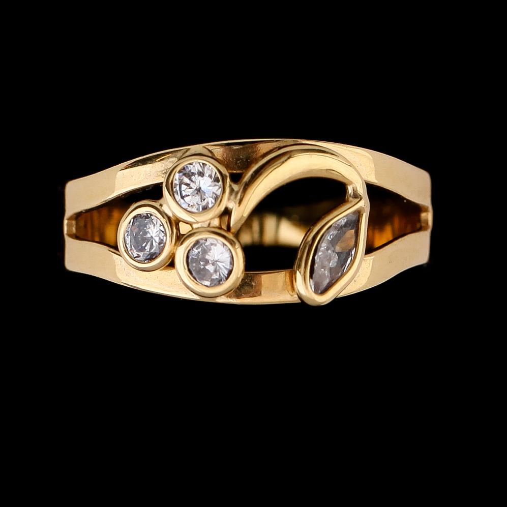 RINGAR, 5 st, 18 k guld, med olika stenar. Total vikt ca 9 gram.