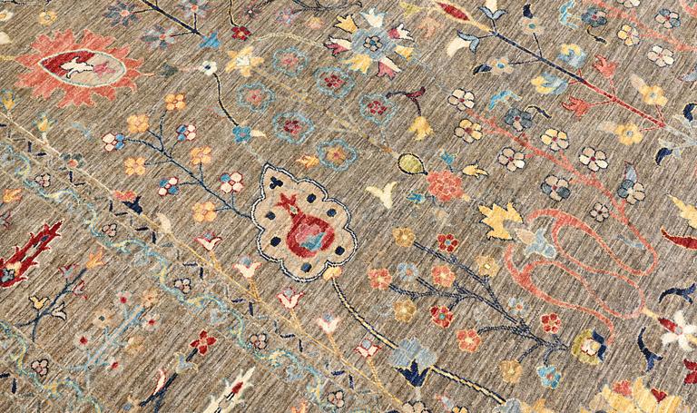A carpet, Ziegler design, approx. 376 x 269 cm.