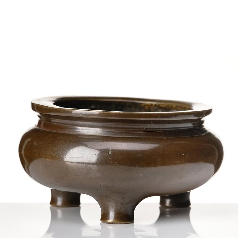 A bronze tripod censer, Qing dynasty (1664-1912).