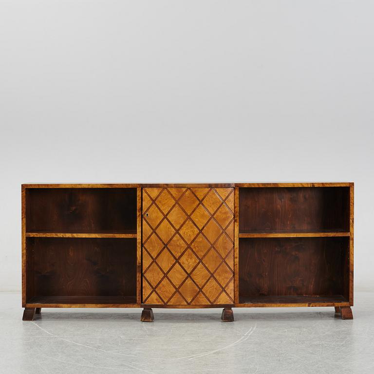 Bokhylla med skåp, 1940-tal.