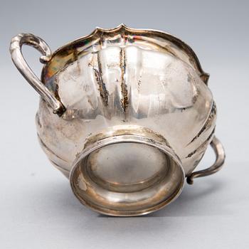 KAFFESERVIS, 3 delar, silver, Auran Kultaseppä Oy, Åbo, 1937-1938. Totalvikt 1137 g.