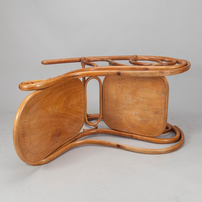 GUNGSTOL, stämplad Thonet, 1900-talets början.