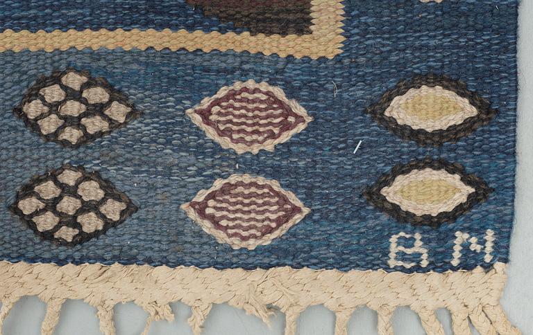 CARPET. "Snäckorna". Gobelängteknik (tapestry weave). 309 x 253 cm. Signed AB MMF BN.