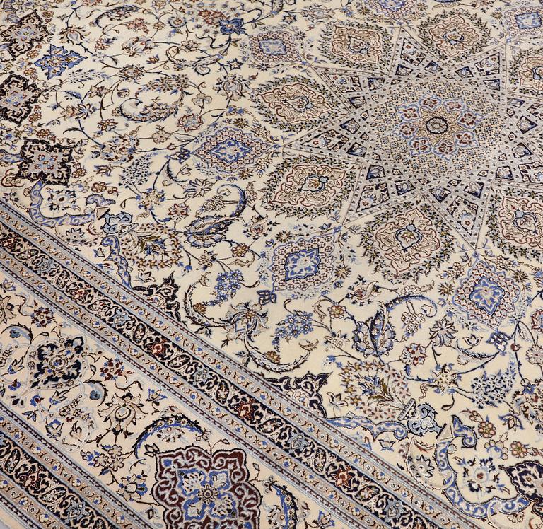 Matta, Nain, äldre, part silk, 364 x 259 cm.