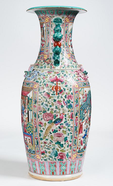 A massive Canton vase, late Qing dynasty.