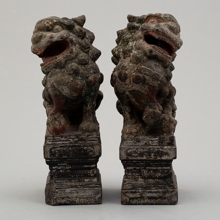 A pair of sculptures of  buddhist lions, late Qing dynasty.