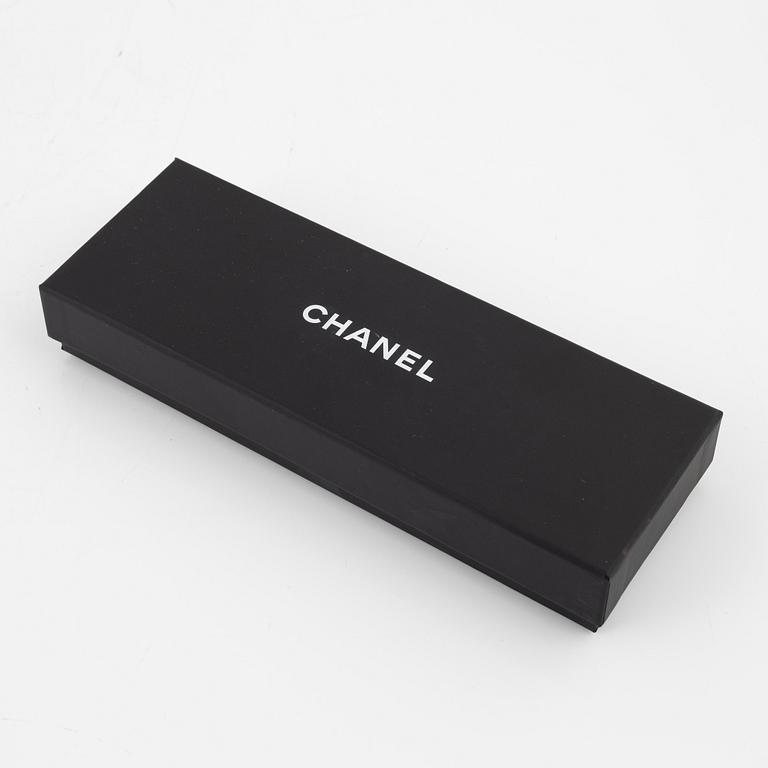 Chanel, A choker necklace, 2022.