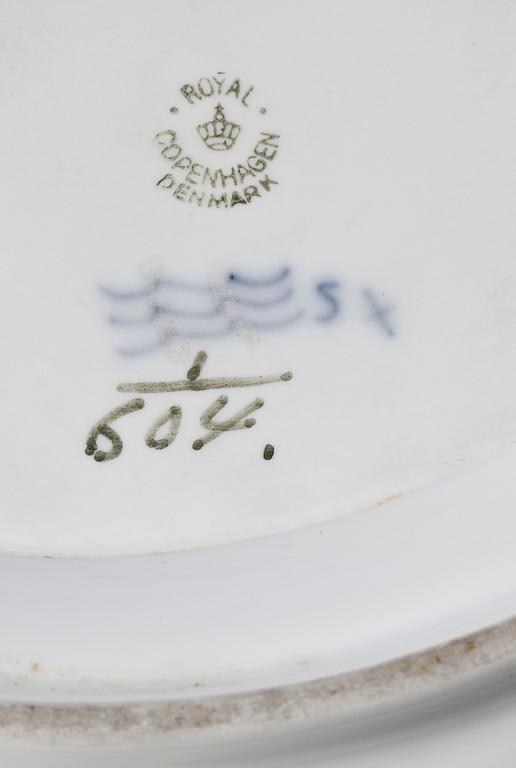 TERRIN MED FAT, porslin, "Musselmalet", Royal Copenhagen.