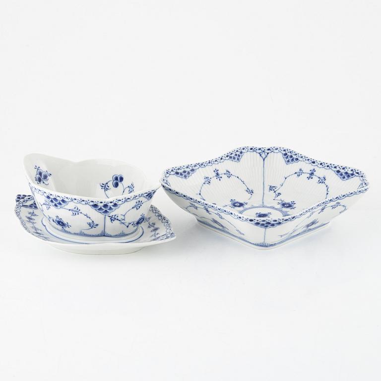 Matservis, 34 delar, porslin, "Musselmalet Halvblonde", Royal Copenhagen, Danmark.