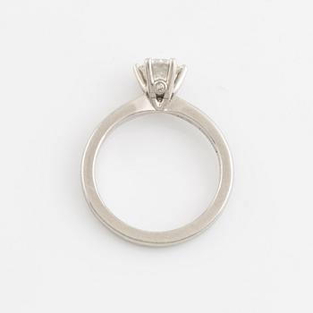 Ring, solitär platina med briljantslipad diamant 0,70 ct.