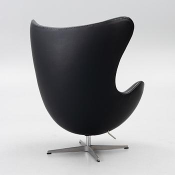 Arne Jacobsen, a 'The Egg' armchair, Fritz Hansen, Denmark, late 20th Century.