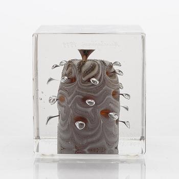 Oiva Toikka, an annual glass cube, 1979, signed Oiva Toikka, Nuutajärvi 1979, numbered 608/1000.