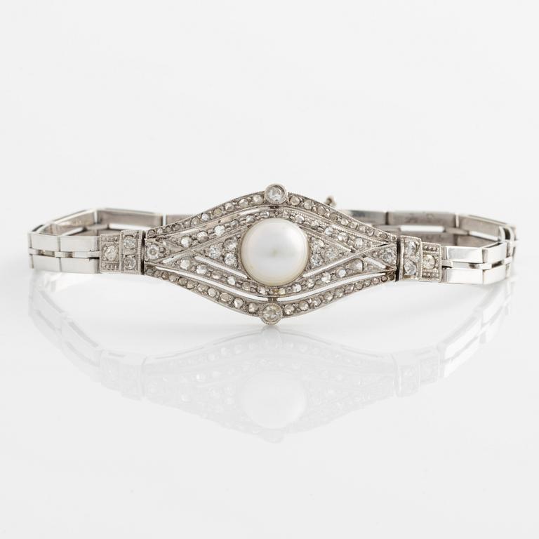 Bracelet in white gold with a half pearl and rose-cut and old-cut diamonds.