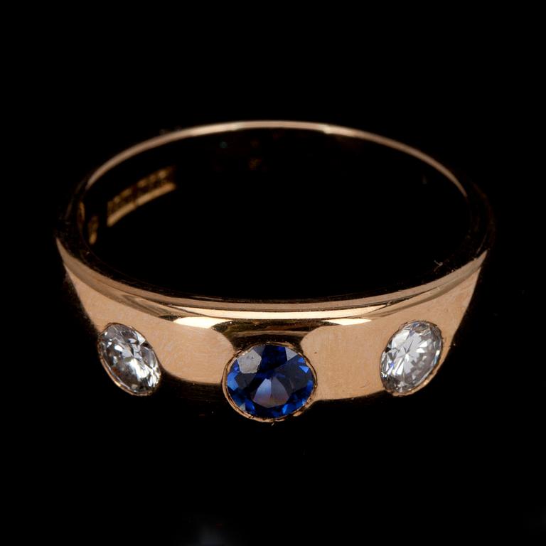 RING, guld 18K, briljantslipade diamanter 2 x 0,20 ct, safir. Ceson, Göteborg 1980. Vikt 6,7 g.