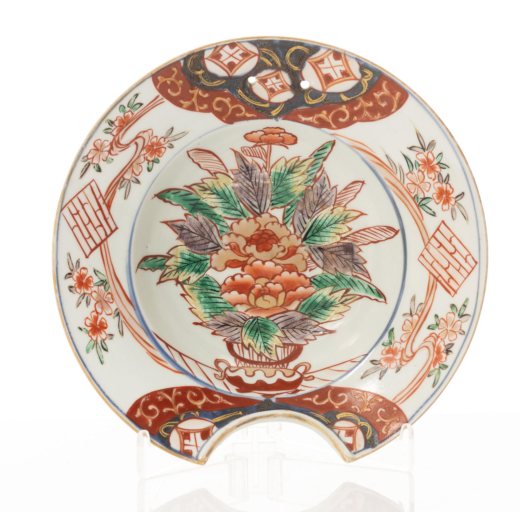 A Japanese imari porcelain barber's bowl, Meiji (1868-1912).