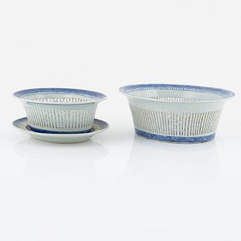 Two blue and white bowls, China, Jiaqing (1796-1820).