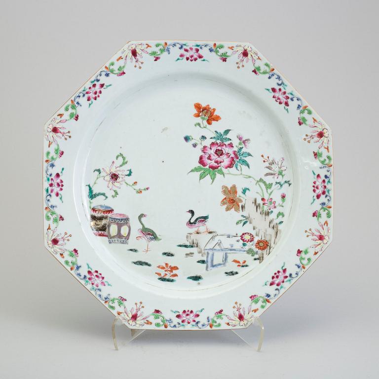 A famille rose export porcelain dish, Qing dynasty, Qianlong (1736-95).