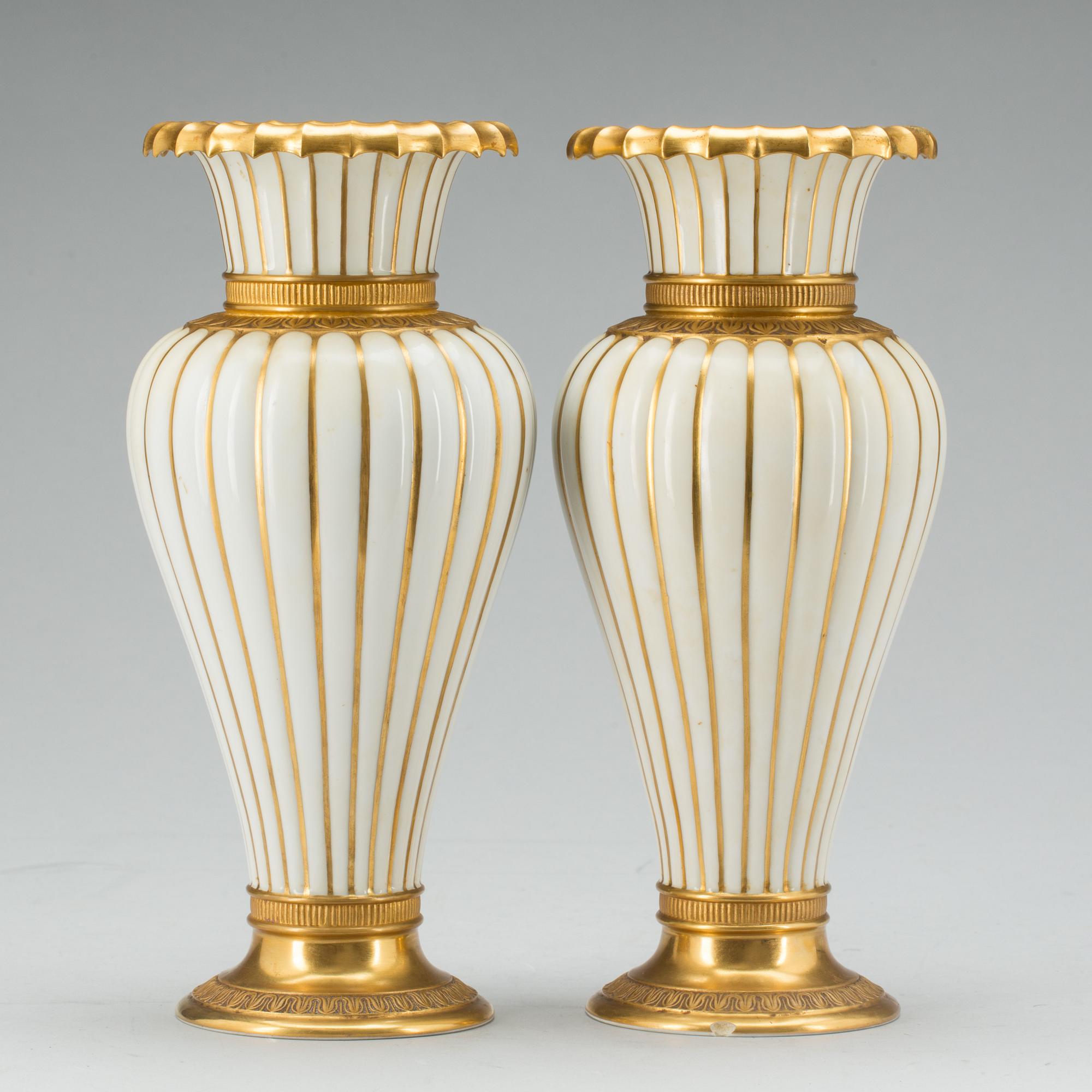 VASER, ett par, porslin, Royal Copenhagen, 1900-tal.