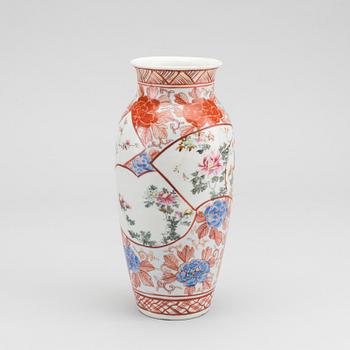 A Japanese Imari porcelain vase, 19th century.