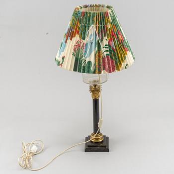 Bordslampa, första halvan av 1900-talet.