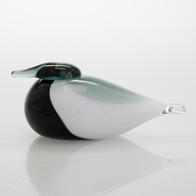 Oiva Toikka, a 'Smew' glass bird, signed O. Toikka Nuutajärvi.