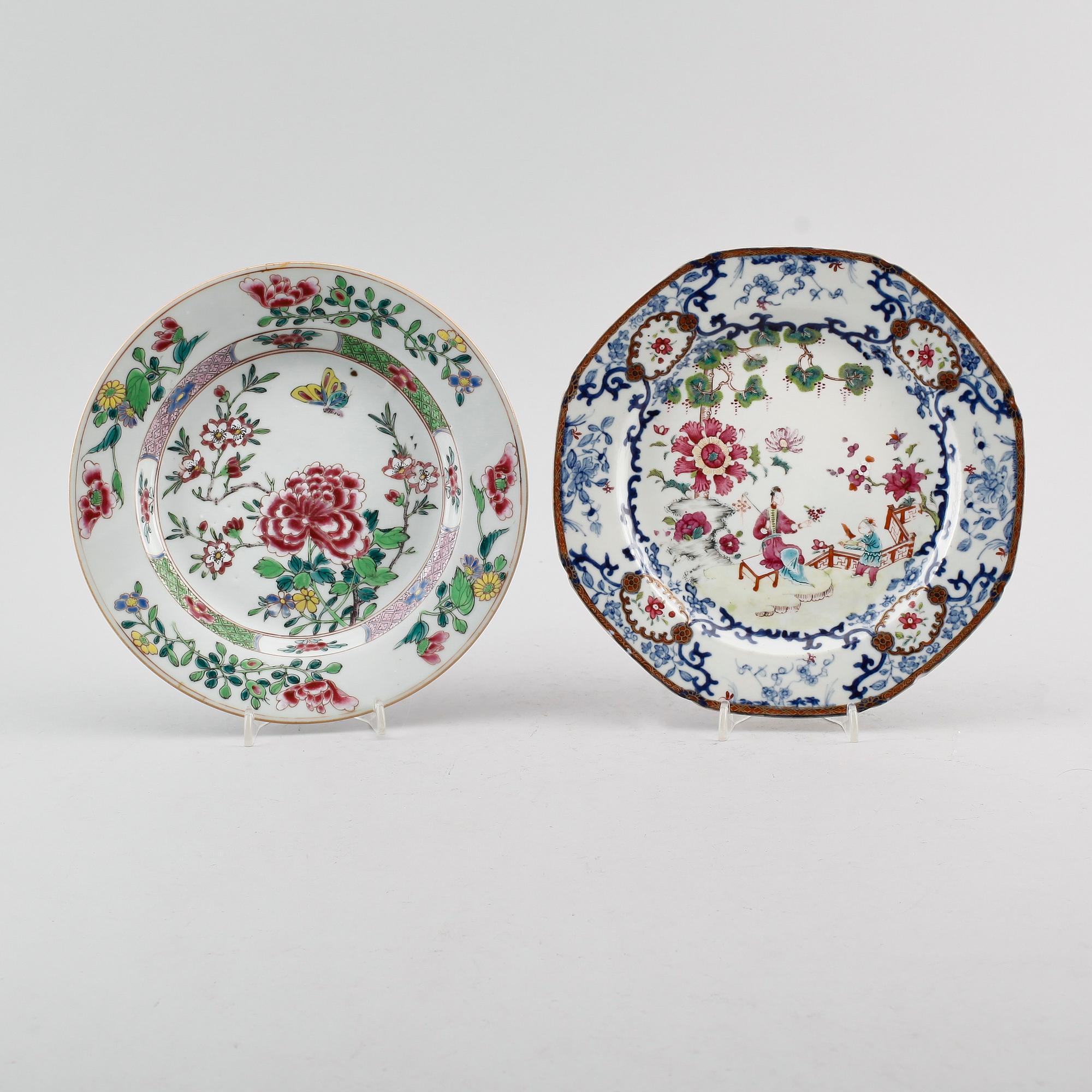 TALLRIKAR, 2 st, porslin, Kina, 1700-tal.